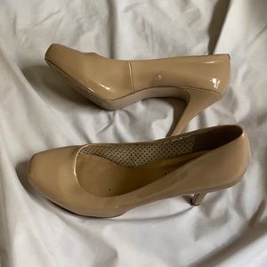 Classic court heels
